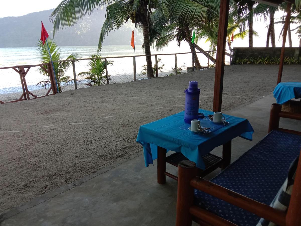 אל נידו Bucana Beachfront Guesthouse מראה חיצוני תמונה